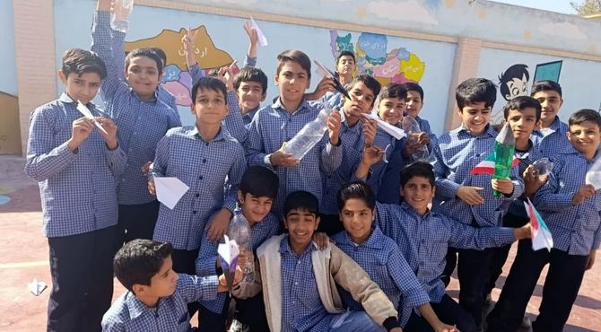 محو نمادین آمریکا و اسرائیل در دبستان ارچین میبد