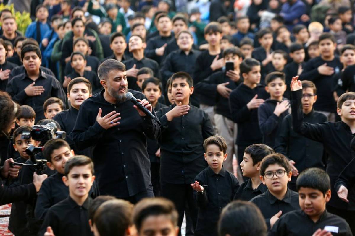 همخوانی سرود "خورشید نمی‌سوزد" با حضور پویانفر و ۲ هزار نوجوان