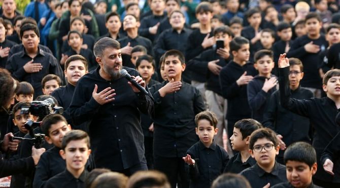 همخوانی سرود "خورشید نمی‌سوزد" با حضور پویانفر و ۲ هزار نوجوان