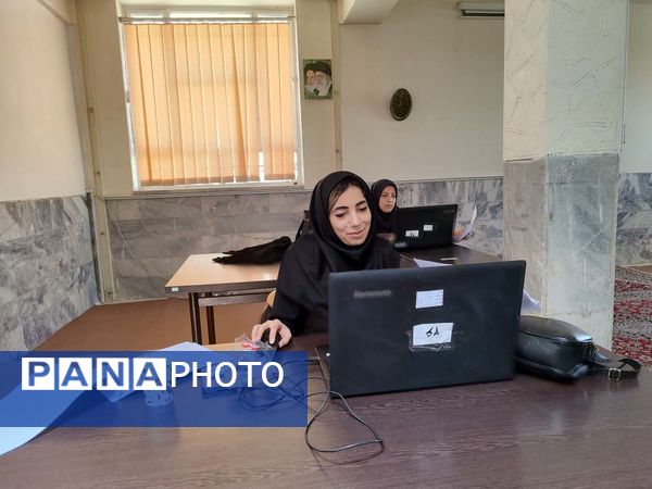 تصحیح اوراق آزمون‌های نهایی در آموزش و پرورش ناحیه یک مشهد مقدس