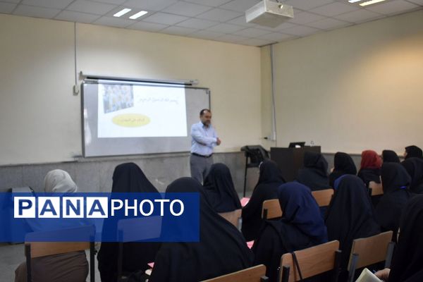 برگزاری دوره‌های توانمندسازی معلمان و مدیران شهرستان پردیس به مناسبت هفته دولت