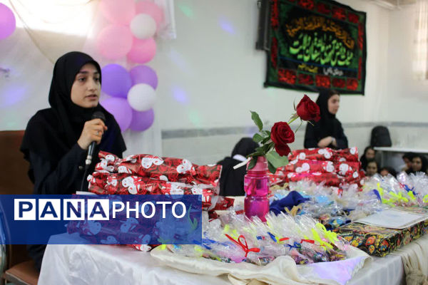 تقدیر از دانش آموزان برتر دبیرستان دخترانه سیداحمد فاتحی یک قم 