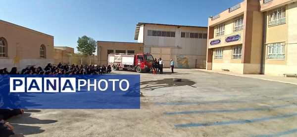 آموزش آتش نشانی و اقدامات ایمنی در دبیرستان حضرت خدیجه (س) جعفریه