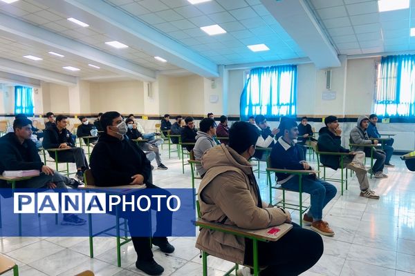  آماده‌سازی مانور زلزله با آموزش آتش‌نشان‌ها در مدرسه نمونه‌دولتی شهید مطهری رباط‌کریم