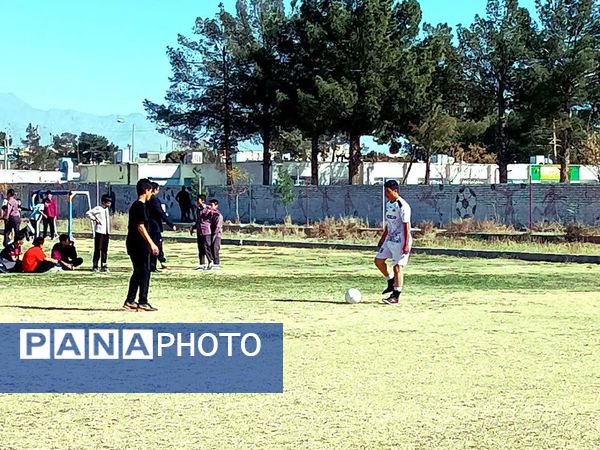 مسابقات فینال لیگ فوتبال درون مدرسه ای دبیرستان میثاق 