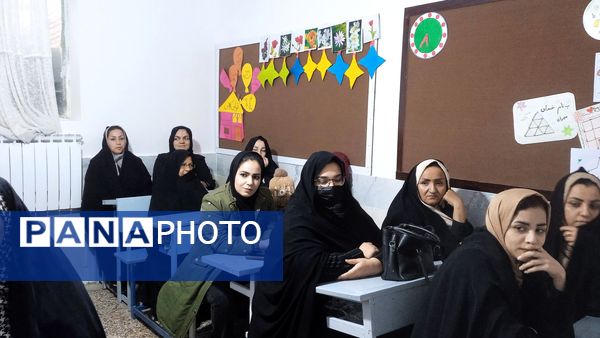 جلسه انجمن اولیا و ارائه کارنامه های هشدار به والدین در مدرسه شهید نجفی فدافن