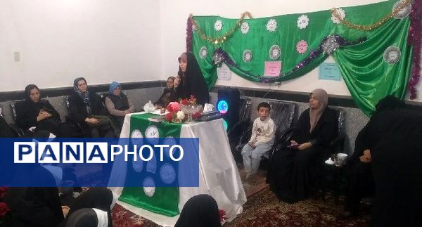 بوسه بر دستان مادر در دبیرستان والدین آناخاتون