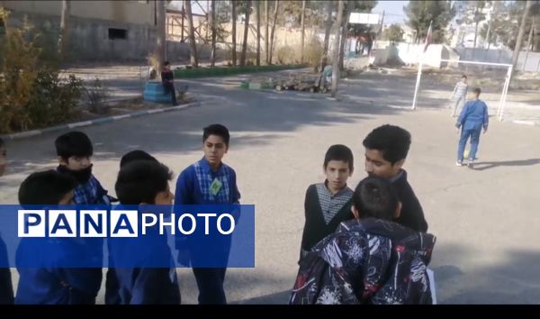 دانش آموزان دبستان امیر آقایی مهمان برنامه پرنشاط جوانه های کانون لقمان کاشمر