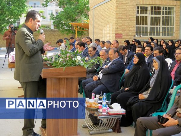 تقدیر از کارکنان‌ اداره‌کل آموزش و پرورش خراسان شمالی 