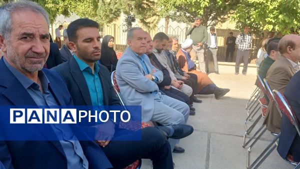 نواختن زنگ استانی مهر، ایثار و مقاومت در مدرسه نمونه دولتی ۹ دی به مناسبت آغاز سال تحصیلی و هفته دفاع مقدس