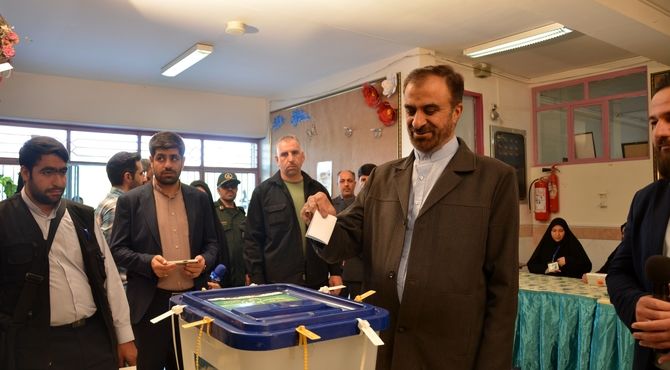 حضور پرشور مردم شهرکرد پای صندوق‌های رای برای اقتدار ایران