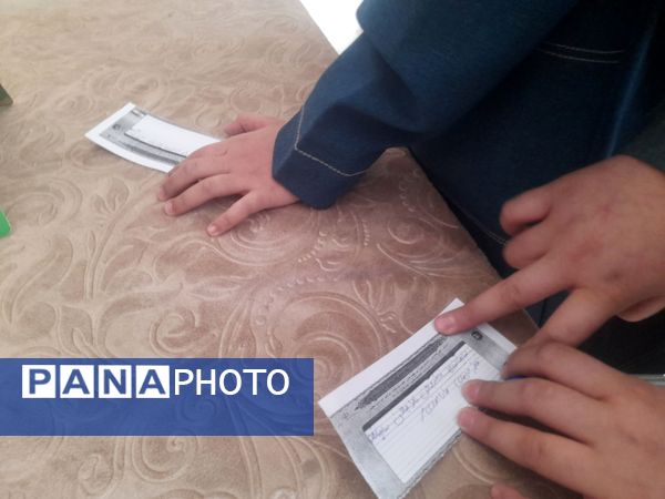 حضور دانش آموزان در انتخابات شورا دانش آموزی دبستان فرهنگ فرازمند