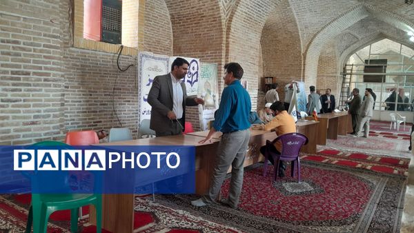میز خدمت آموزش و پرورش نیشابور در نماز جمعه 