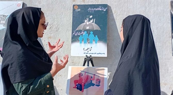 نمایشگاه مبارزه با آسیب های اجتماعی در دبیرستان مادرمهربان خلیل آباد