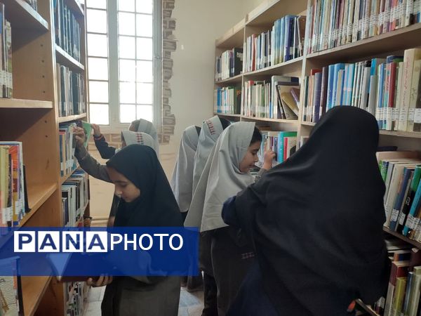 معرفی کتاب‌های  مرجع توسط دانش آموزان مدرسه شهید نجفی فدافن