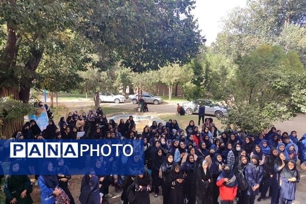 حضور دانش‌آموزان ناحیه یک شهرکرد و لاران در اردوی «طرح تمشک» 