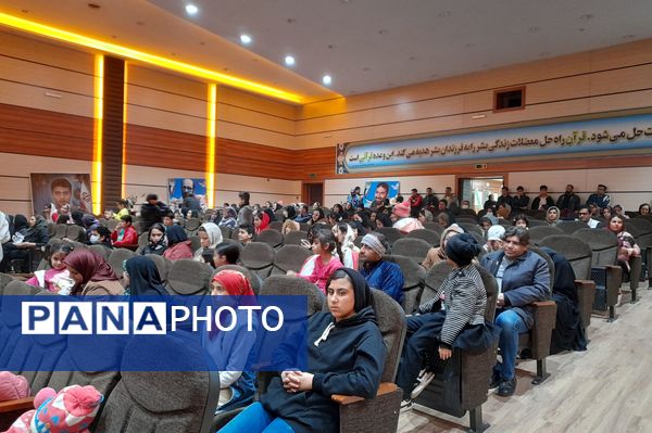 اجرای برنامه هم‌ساده‌ها در سالن سینما ۱۹بهمن پایگاه هوایی شیراز