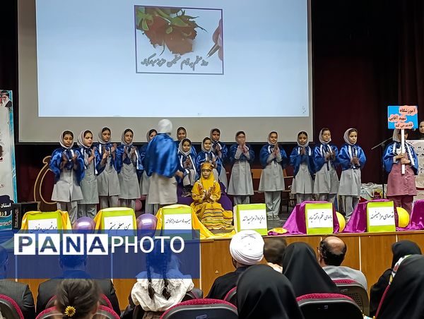 مراسم تجلیل از معلمان شهرستان فراشبند