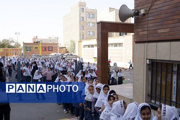 جشن روز دانش‌آموز در مدرسه شهدای پانزده خرداد قرچک