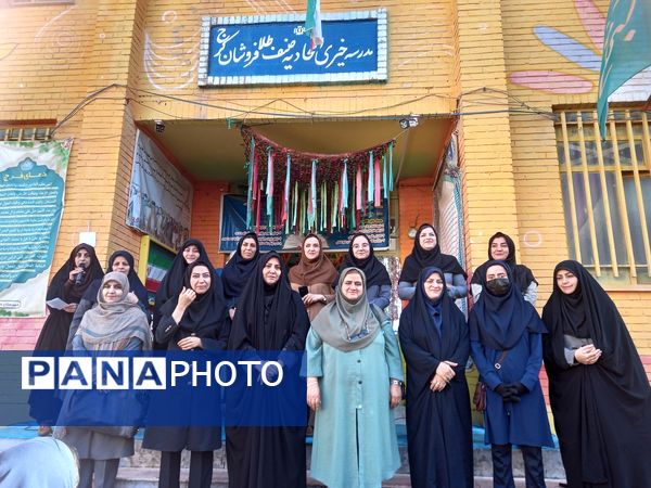 نواختن زنگ آغاز سال تحصیلی در دبیرستان سیزده آبان 
