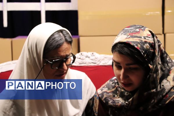 نمایش «در باران آمد» تا سوم مهرماه روی صحنه می‌رود