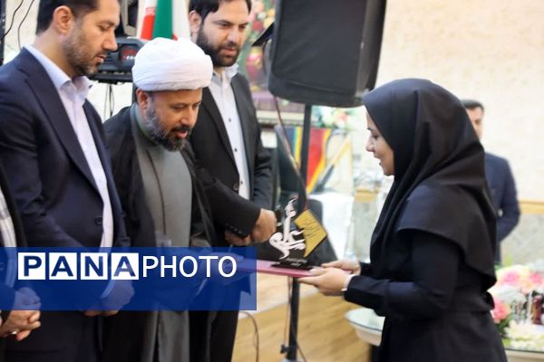 تجلیل از معلمان نمونه و سرآمد شهرستان اسلامشهر