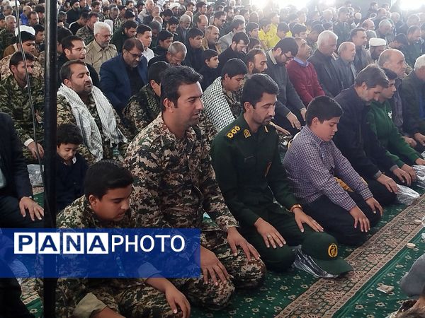  نماز جمعه شهرستان کاشمر با حضور پیکر شهید گمنام 