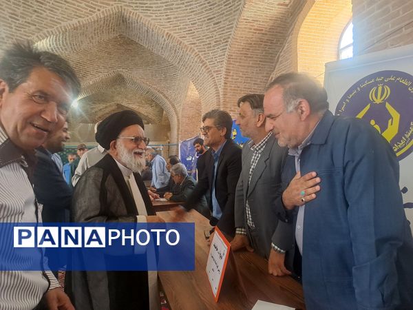 میز خدمت ادارات نیشابور پیش از نماز جمعه 