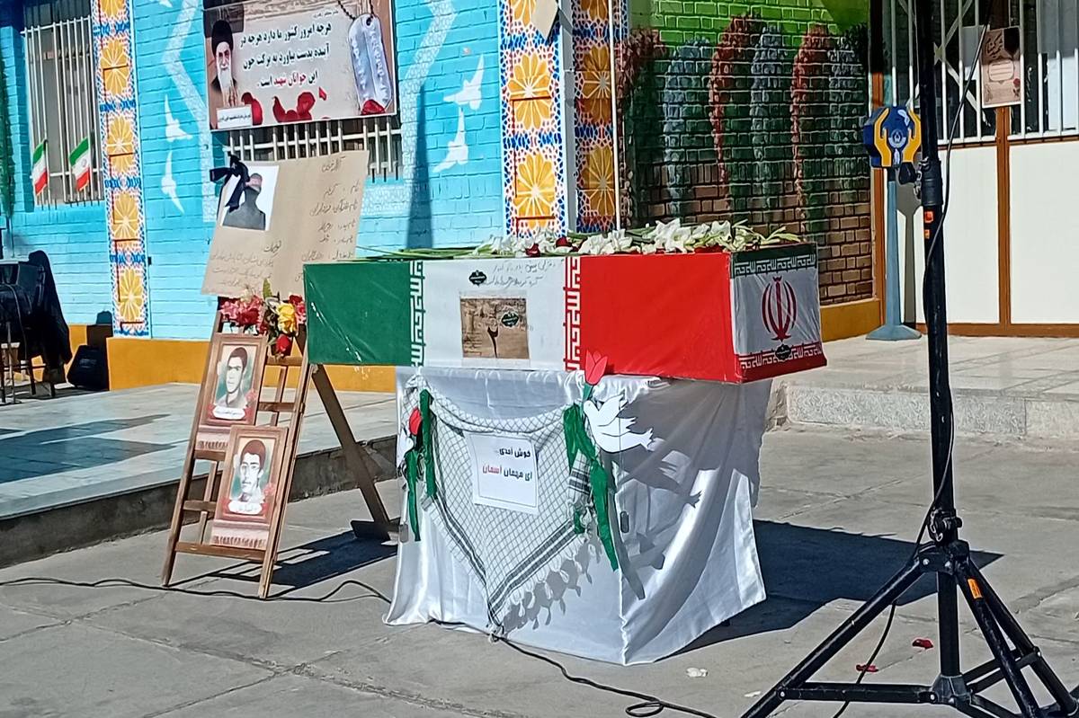  استقبال باشکوه از شهید گمنام در دبیرستان شاهد شهید طوبی تاجریزی  