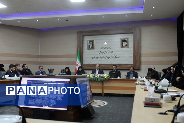 رونمایی و گردهمایی توجیهی و تبیینی بسته محصولات مدرسه‌ای ایرانمون در آذربایجان شرقی