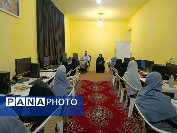 کلاس یادگیری کار با رایانه در کانون لقمان