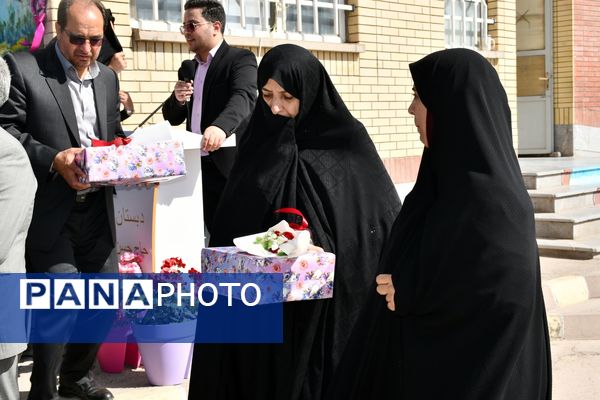  "سپاس معلم"  در مدرسه حاج حسن اسدی شهر فیض آباد مه‌ولات