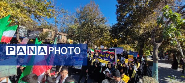 طنین شعارهای ضد استکباری در شاندیز