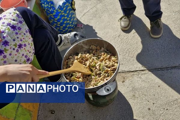 مسابقه آشپزی دانش‌آموزان پیشتاز در مدرسه فرزانگان باشت