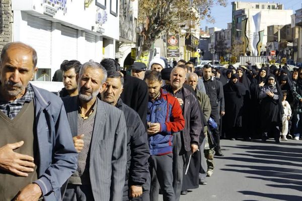 مراسم پیاده روی از مسجد موسی بن جعفر تا امام زاده اسماعیل درشهرستان فیروزکوه