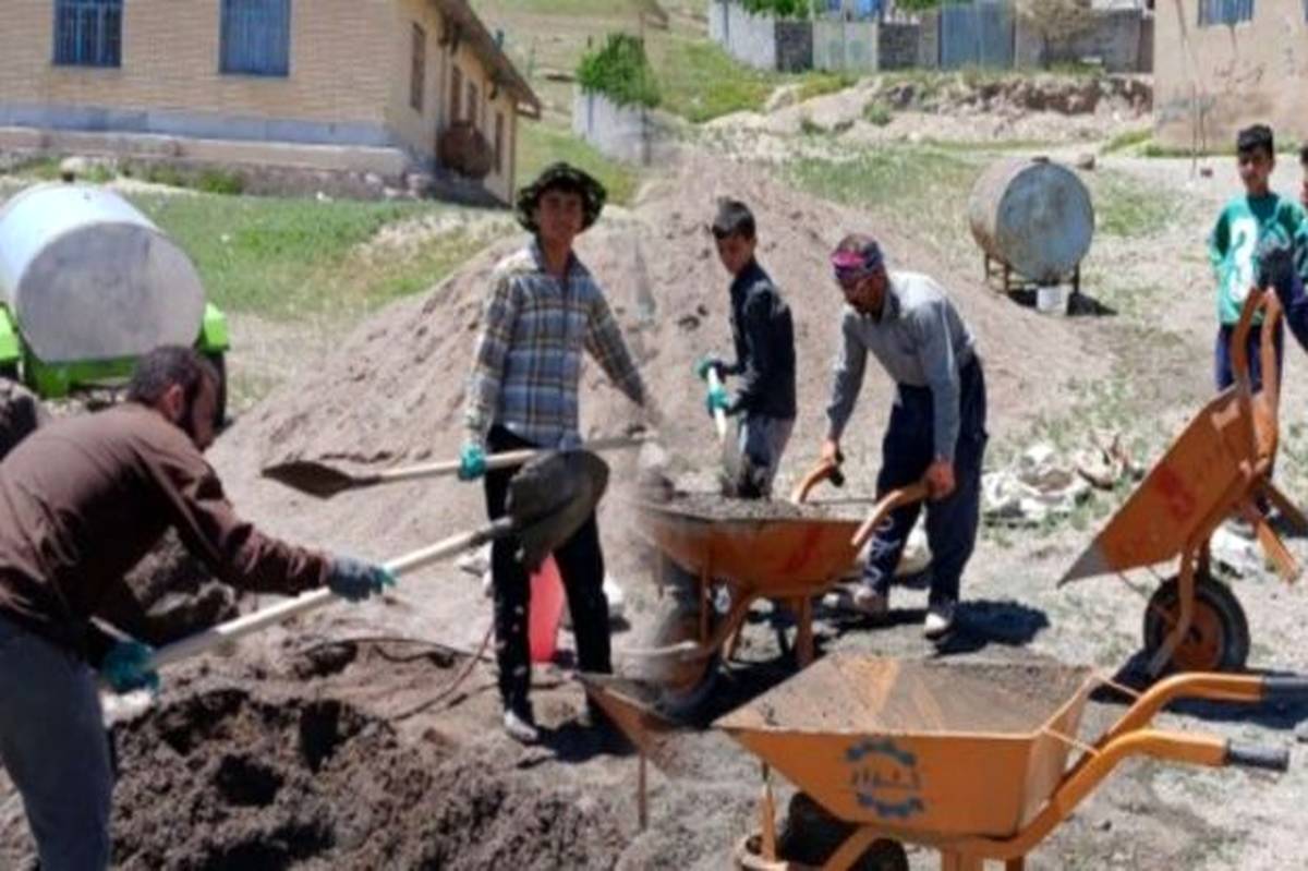 دستان کوچک و دلهای بزرگ؛ دانشآموزان در خط مقدم مدرسهسازی