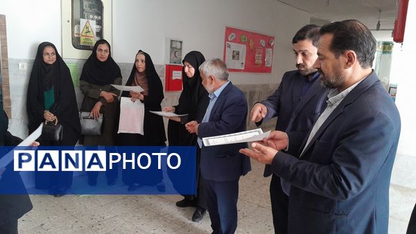 تجلیل از برگزیدگان لیگ علمی پایا در شهرستان خلیل‌آباد