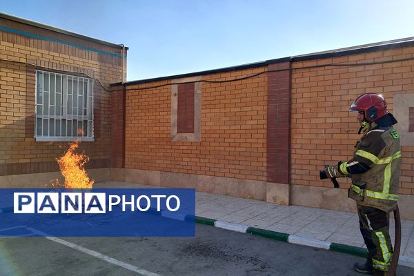 مراسم پدافند غیرعامل در دبیرستان بشارت بهارستاندو