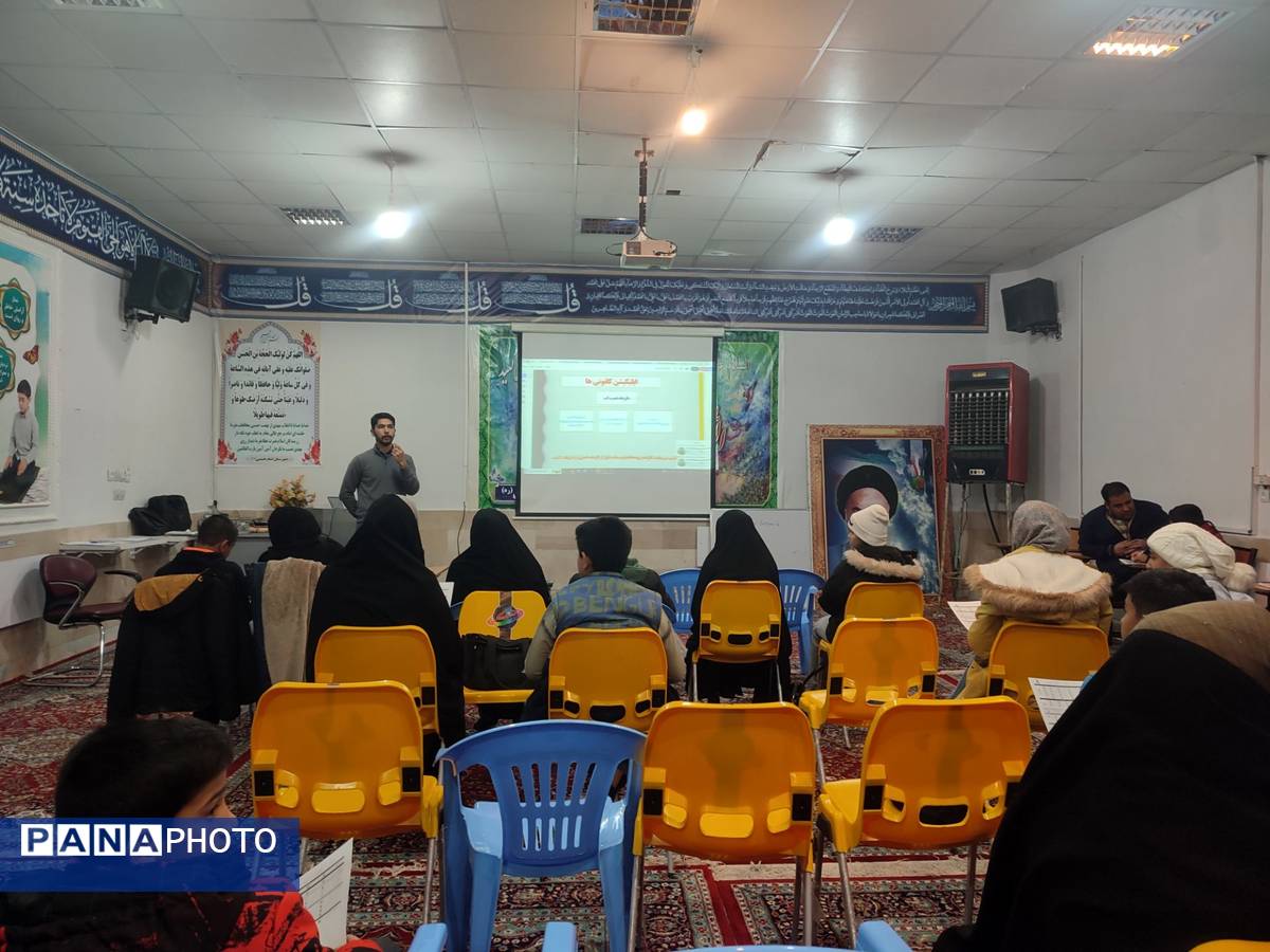 جلسات هم‌اندیشی دانش‌آموزان کانونی دردبیرستان امام خمینی کاشمر