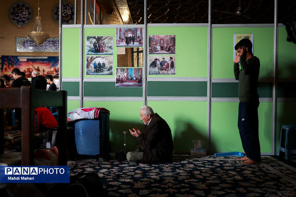 اعتکاف دانش‌آموزی در مسجد قمربنی هاشم (ع)