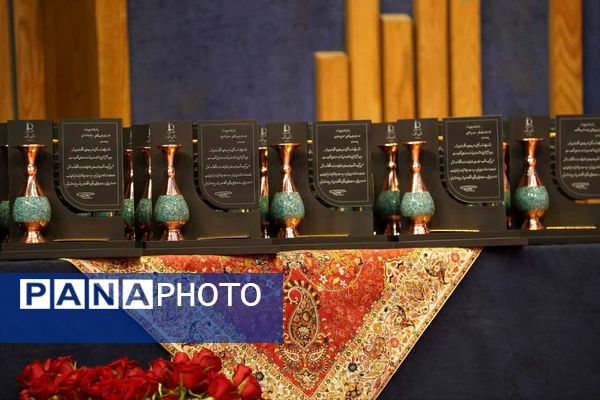 آیینه‌ تلاش کارمندان دانشگاه فردوسی مشهد