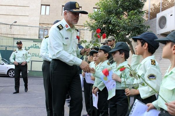 نوجوانان سرمایه‌های اصلی جامعه هستند