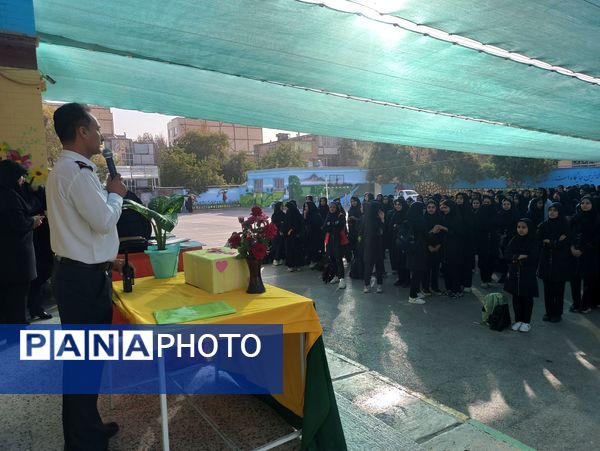 جشن عاطفه ها در دبیرستان دلیری ناحیه دو 