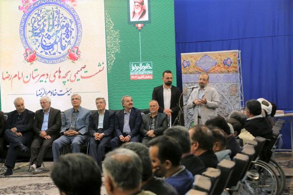 نشست صمیمی‌ دانش‌آموختگان دبیرستان امام رضا(ع) قم در هیات خادم الرضا(ع)
