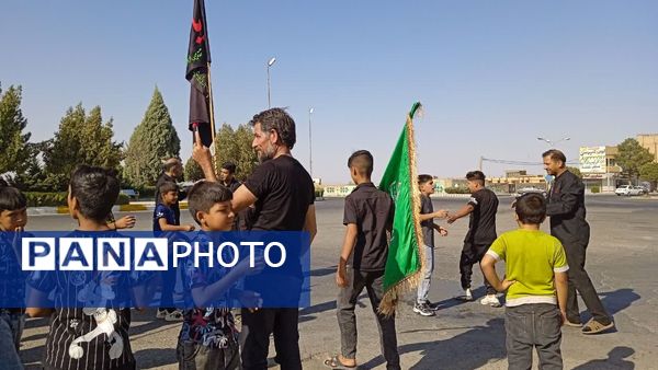 حرکت عشاق اهل بیت از موکب علی اصغری فدافن درآغازین لحظات اربعین حسینی