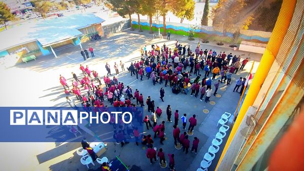 مدرسه میثاق کاشمر شاهد رقابت انتخاباتی دانش آموزان برای مدیریت مدرسه بود