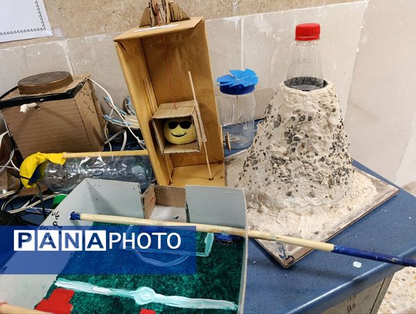 نمایشگاه پژوهش و فناوری در مدرسه شهید غلامی خلیل آباد