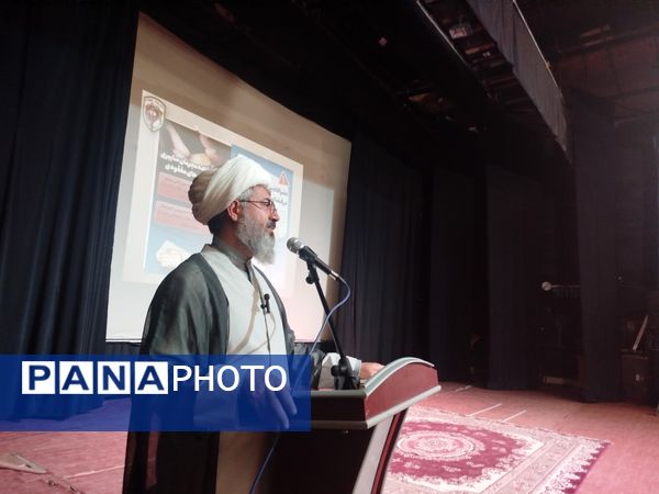 همایش فضای مجازی ظرفیت ها و آسیب ها در سالن سرو کاشمر با حضور مسئولین شهرستان