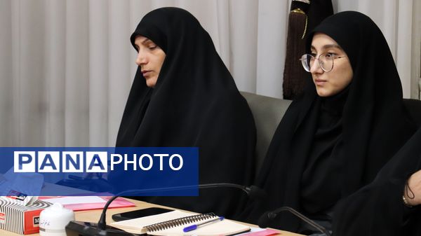 رویداد الگوسازی از زنان موفق و فعال در گفتمان الگوی سوم زن مسلمان