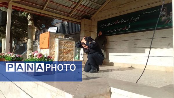 حضور جمعی از آتشنشانان در مدرسه شاهد شهید حمامی ناحیه شش مشهد